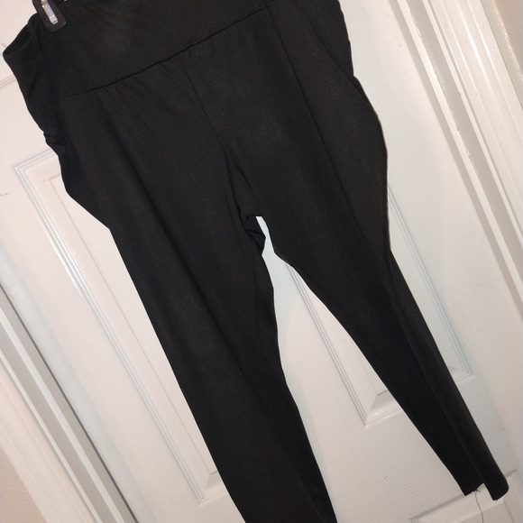 Terra & Sky Women's Black Leggings WAIST 21" RISE 10" LENGTH 27" - Picture 2 of 3